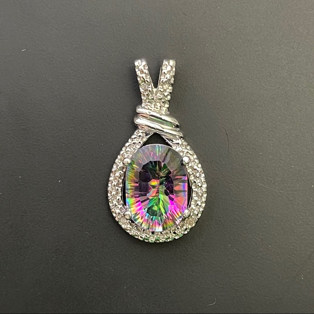 BRAND NEW Sterling silver necklace Pendant